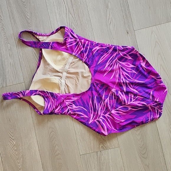 Speedo Deep Curved Back Hem One Piece Swim Suit, Size 18 - Picture 5 of 12